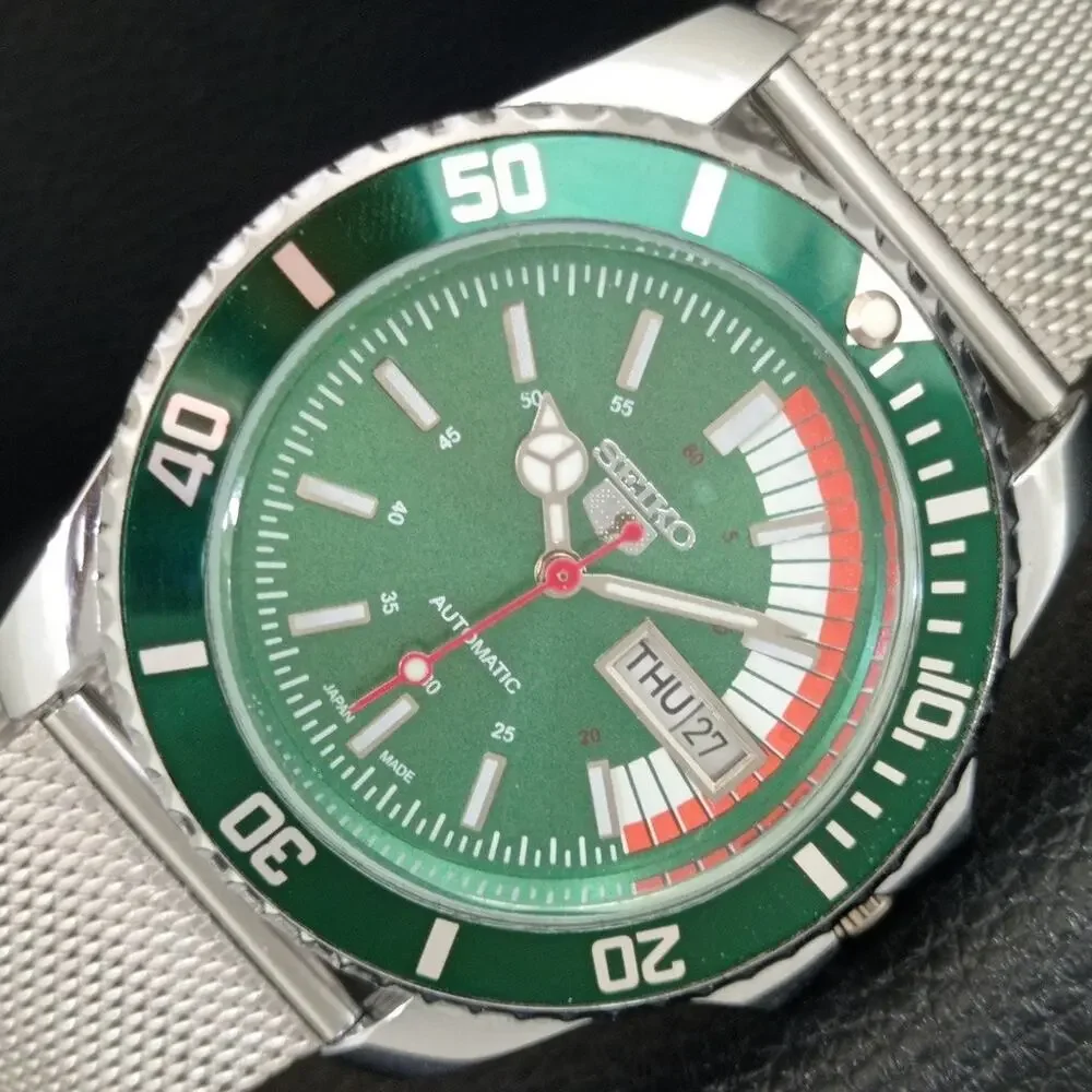 Vintage 1980 Seiko Diver Automatic Mens Silver Watch W/daydate & Green accents